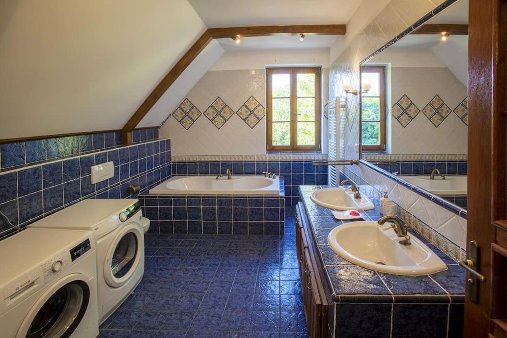 7 Bedroom Secluded Villa Close To Prague Ржичани Экстерьер фото
