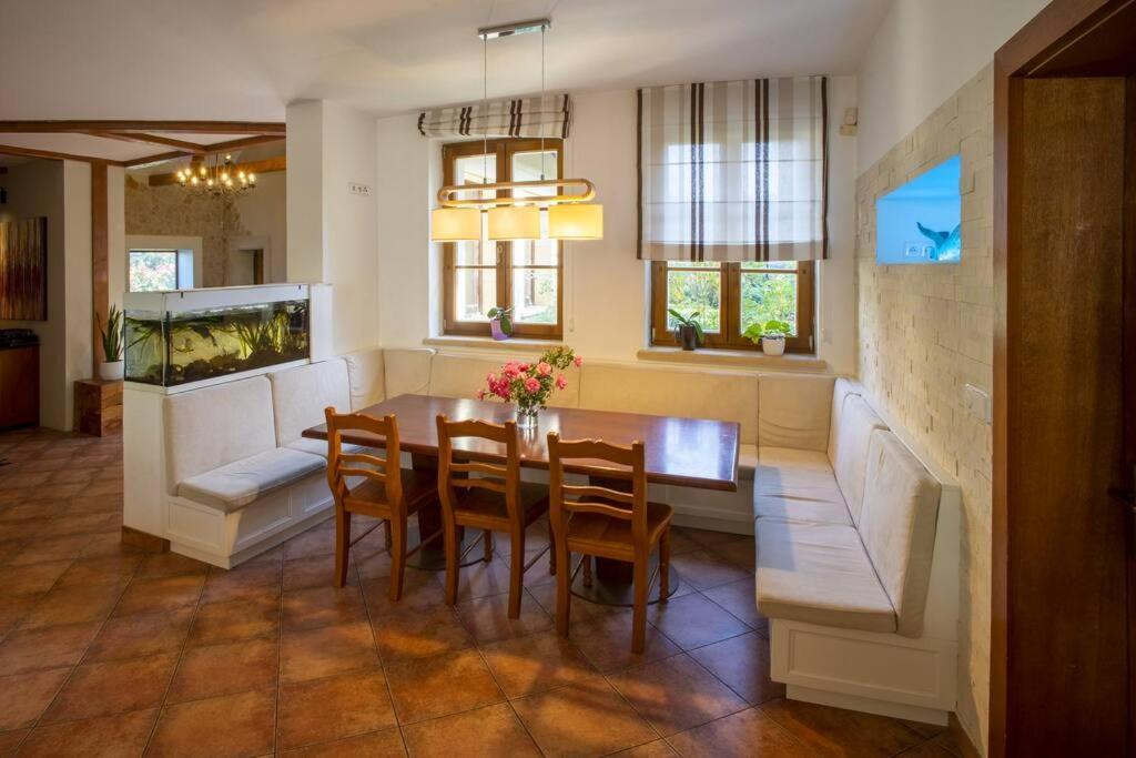 7 Bedroom Secluded Villa Close To Prague Ржичани Экстерьер фото